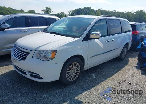 2015 Chrysler Town & Country Touring-L z USA, uszkodzony, nr VIN 2C4RC1CG6FR673922